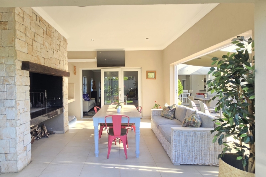 4 Bedroom Property for Sale in Graanendal Western Cape